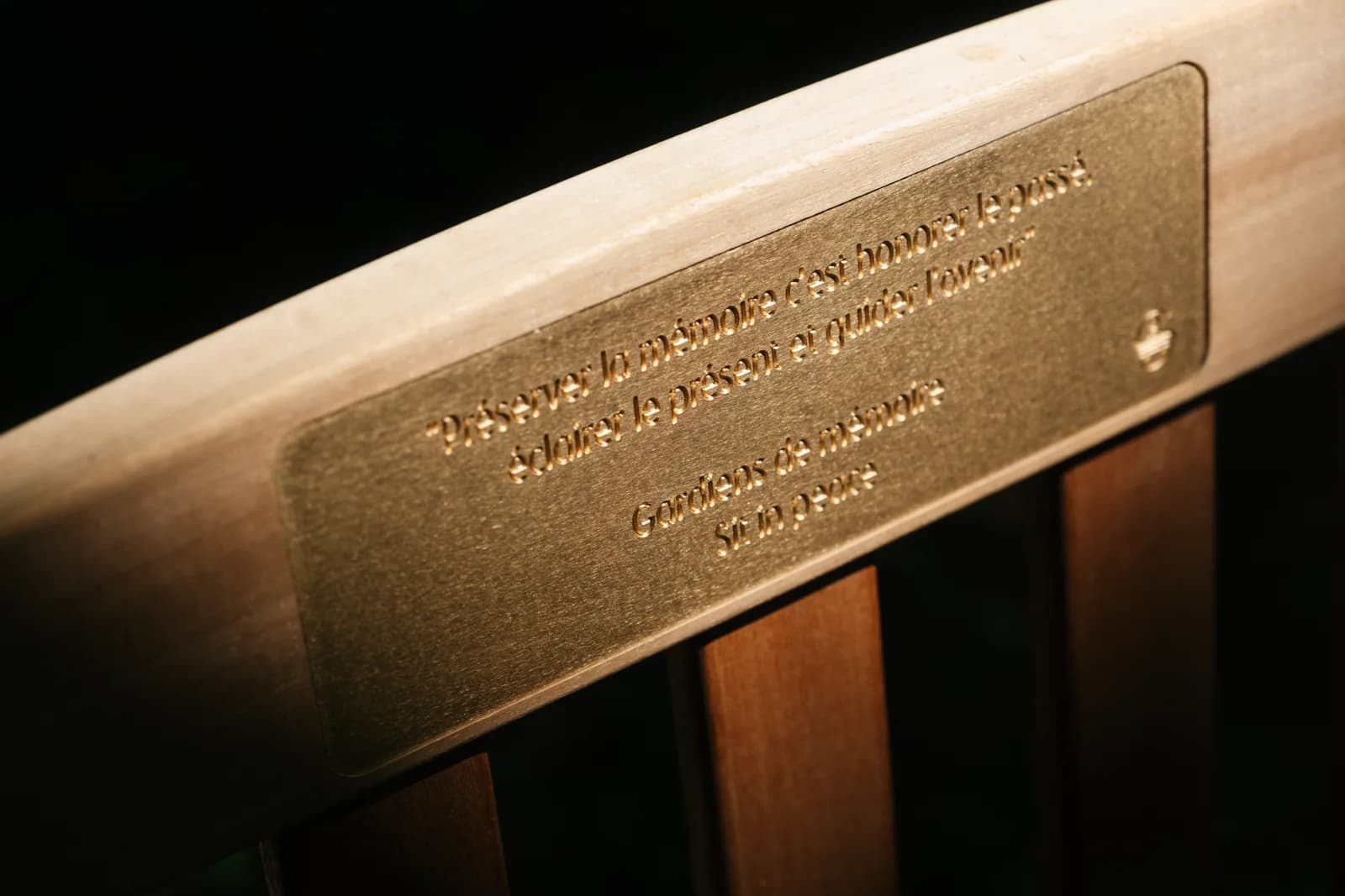 Plaque Essentielle en bronze avec citation gravée